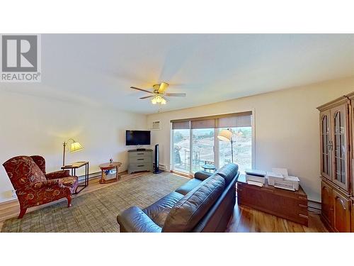 4801 89Th Street Unit# 202, Osoyoos, BC - Indoor Photo Showing Living Room