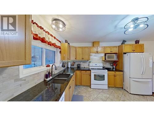 4801 89Th Street Unit# 202, Osoyoos, BC - Indoor Photo Showing Kitchen