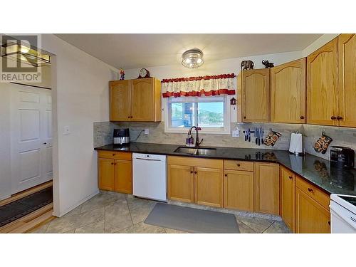 4801 89Th Street Unit# 202, Osoyoos, BC - Indoor Photo Showing Kitchen