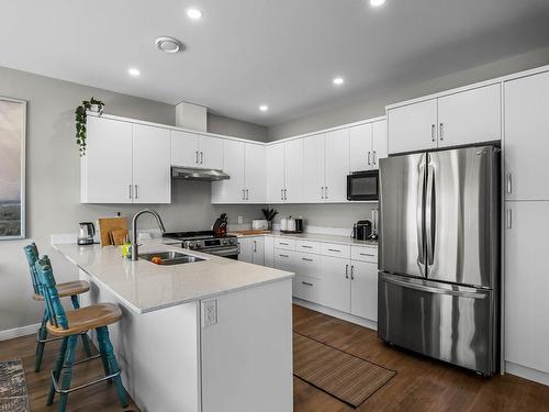 121-2683 Ord Rd, Kamloops, BC - Indoor Photo Showing Kitchen With Double Sink With Upgraded Kitchen