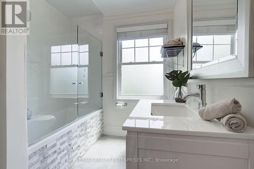 996 Cresthampton Lane, Mississauga (Lorne Park), ON - Indoor Photo Showing Bathroom