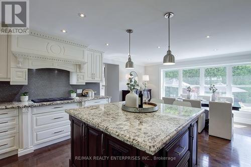 996 Cresthampton Lane, Mississauga (Lorne Park), ON - Indoor Photo Showing Kitchen With Upgraded Kitchen