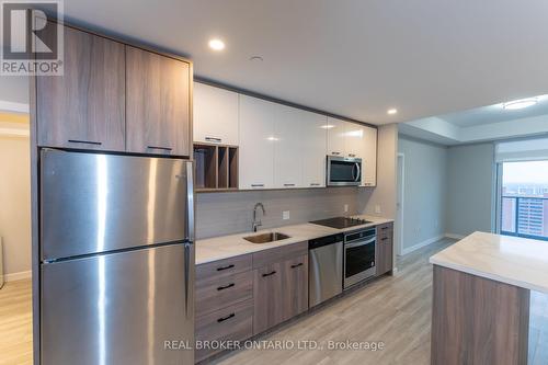 2406 - 20 George Street, Hamilton (Central), ON - Indoor Photo Showing Kitchen With Upgraded Kitchen