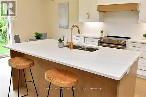 20 Clare Avenue, Hamilton (Hamilton Beach), ON - Indoor Photo Showing Kitchen With Double Sink With Upgraded Kitchen