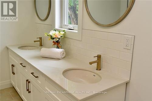 20 Clare Avenue, Hamilton (Hamilton Beach), ON - Indoor Photo Showing Bathroom