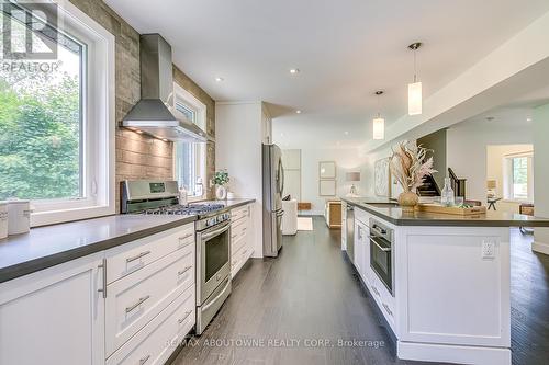 818 Haig Road, Hamilton (Ancaster), ON - Indoor Photo Showing Kitchen With Upgraded Kitchen