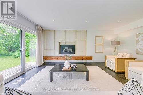 818 Haig Road, Hamilton (Ancaster), ON - Indoor Photo Showing Living Room With Fireplace