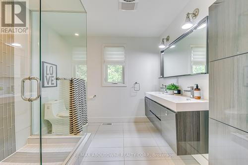 818 Haig Road, Hamilton (Ancaster), ON - Indoor Photo Showing Bathroom