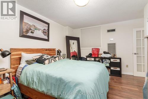 504 - 240 Scarlett Road, Toronto (Rockcliffe-Smythe), ON - Indoor Photo Showing Bedroom