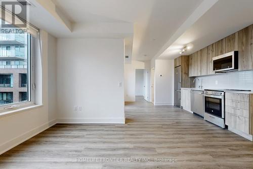 220 - 185 Deerfield Road, Newmarket (Central Newmarket), ON - Indoor Photo Showing Kitchen