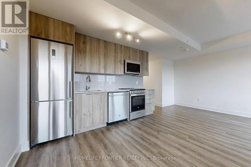 220 - 185 Deerfield Road, Newmarket (Central Newmarket), ON - Indoor Photo Showing Kitchen