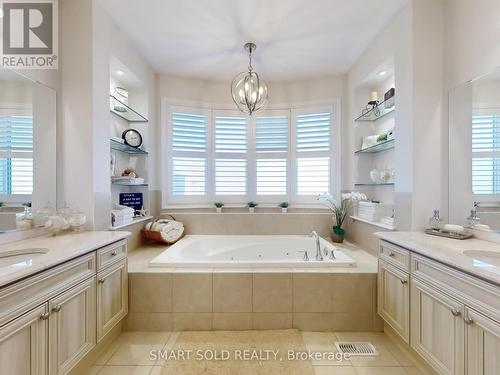 58 Hoey Crescent, Oakville, ON - Indoor Photo Showing Bathroom