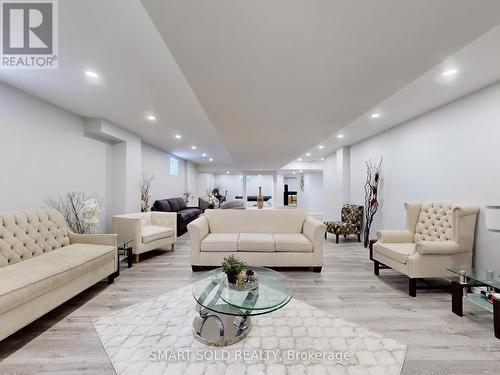 58 Hoey Crescent, Oakville, ON - Indoor Photo Showing Living Room