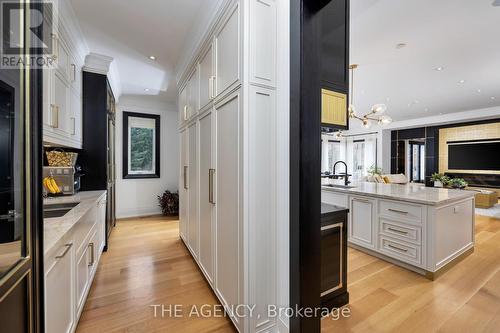 33 Stratheden Road, Toronto (Bridle Path-Sunnybrook-York Mills), ON - Indoor Photo Showing Kitchen With Upgraded Kitchen