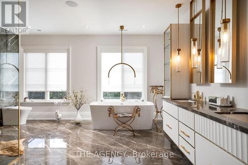 33 Stratheden Road, Toronto (Bridle Path-Sunnybrook-York Mills), ON - Indoor Photo Showing Kitchen With Upgraded Kitchen