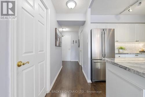 611 - 300 Balliol Street, Toronto (Mount Pleasant West), ON - Indoor Photo Showing Kitchen