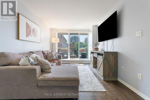 611 - 300 Balliol Street, Toronto (Mount Pleasant West), ON - Indoor Photo Showing Living Room