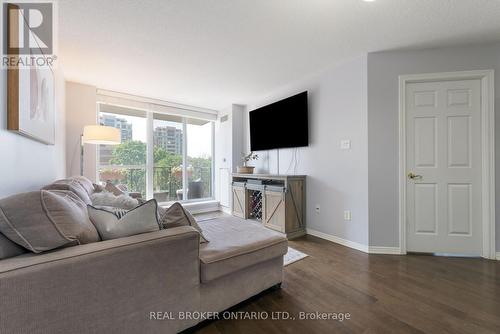 611 - 300 Balliol Street, Toronto (Mount Pleasant West), ON - Indoor Photo Showing Living Room