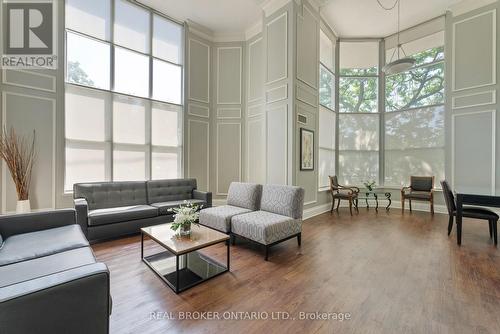 611 - 300 Balliol Street, Toronto (Mount Pleasant West), ON - Indoor Photo Showing Living Room