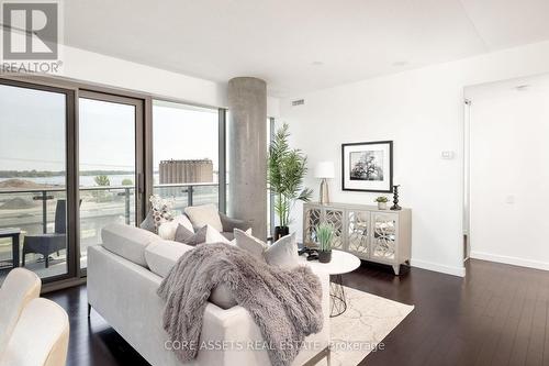 806 - 70 Distillery Lane, Toronto (Waterfront Communities), ON - Indoor Photo Showing Living Room