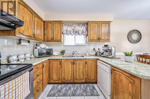 27 Gaslight Crescent, Toronto (Highland Creek), ON - Indoor Photo Showing Kitchen With Double Sink