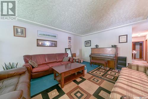 133 Mcmurchy Avenue, Regina, SK - Indoor Photo Showing Living Room