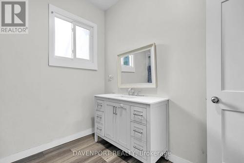 264 Hamilton Road, London, ON - Indoor Photo Showing Bathroom