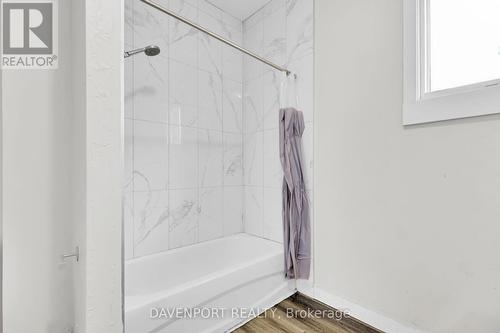 264 Hamilton Road, London, ON - Indoor Photo Showing Bathroom