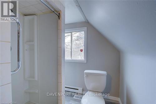 264 Hamilton Road, London, ON - Indoor Photo Showing Bathroom