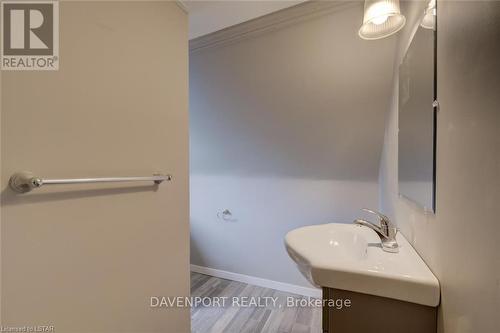 264 Hamilton Road, London, ON - Indoor Photo Showing Bathroom