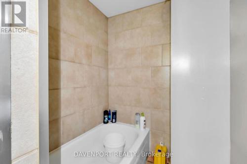 264 Hamilton Road, London, ON - Indoor Photo Showing Bathroom