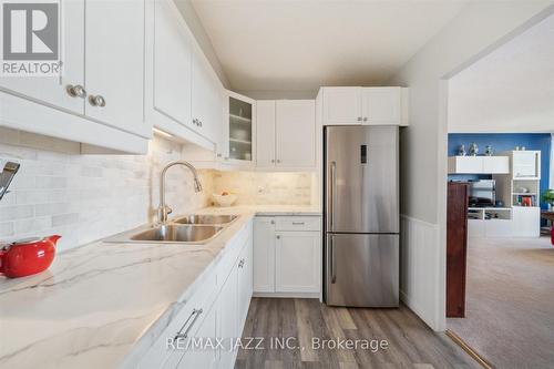 914 - 55 William Street E, Oshawa (Mclaughlin), ON - Indoor Photo Showing Kitchen With Double Sink