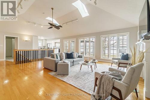 403 Hannah Road, Hamilton Township, ON - Indoor Photo Showing Living Room