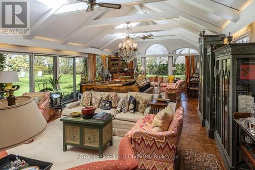 217 Butler Street, Niagara-On-The-Lake, ON - Indoor Photo Showing Living Room