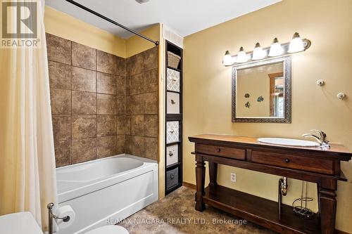 10567 Maplewood Drive, Wainfleet, ON - Indoor Photo Showing Bathroom