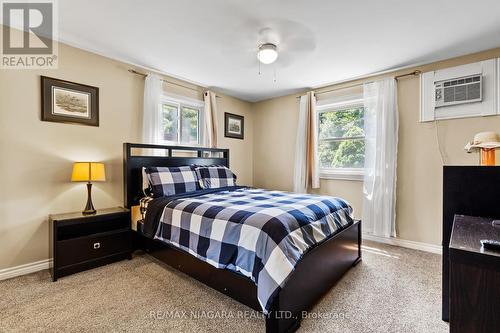 10567 Maplewood Drive, Wainfleet, ON - Indoor Photo Showing Bedroom