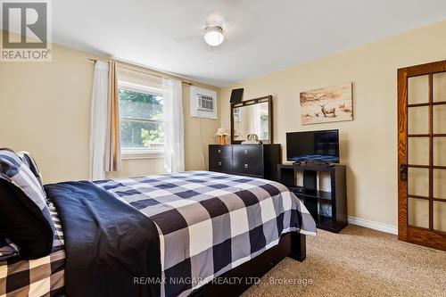 10567 Maplewood Drive, Wainfleet, ON - Indoor Photo Showing Bedroom