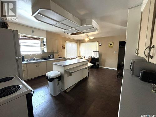 1272 102Nd Street, North Battleford, SK - Indoor Photo Showing Kitchen