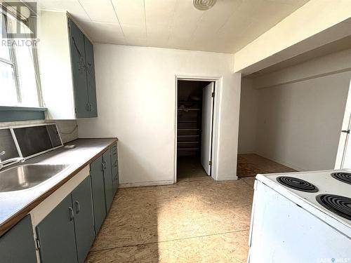 1272 102Nd Street, North Battleford, SK - Indoor Photo Showing Kitchen