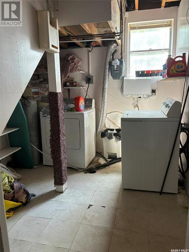 1272 102Nd Street, North Battleford, SK - Indoor Photo Showing Laundry Room