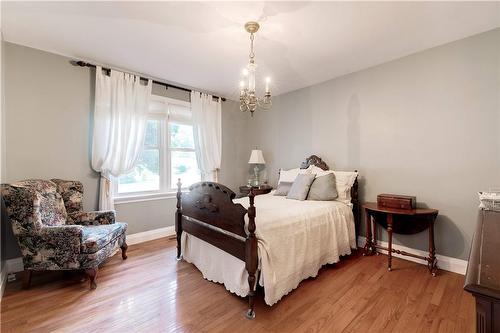 2329 Sharron Street, Burlington, ON - Indoor Photo Showing Bedroom