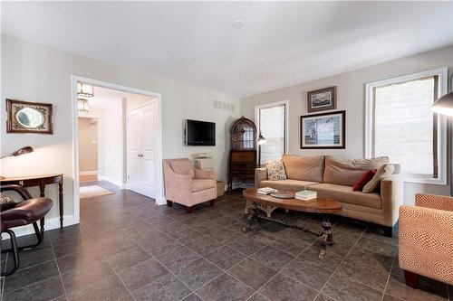 2329 Sharron Street, Burlington, ON - Indoor Photo Showing Living Room