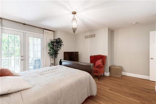 2329 Sharron Street, Burlington, ON - Indoor Photo Showing Bedroom