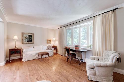 2329 Sharron Street, Burlington, ON - Indoor Photo Showing Living Room