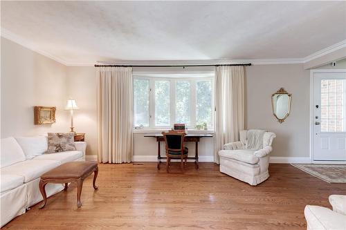 2329 Sharron Street, Burlington, ON - Indoor Photo Showing Living Room