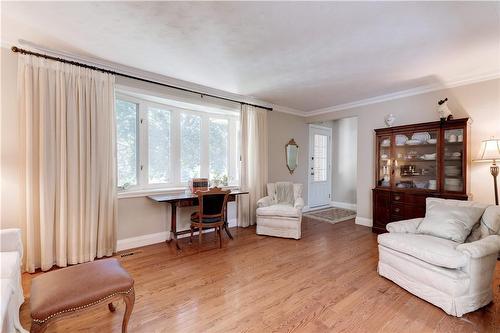 2329 Sharron Street, Burlington, ON - Indoor Photo Showing Living Room