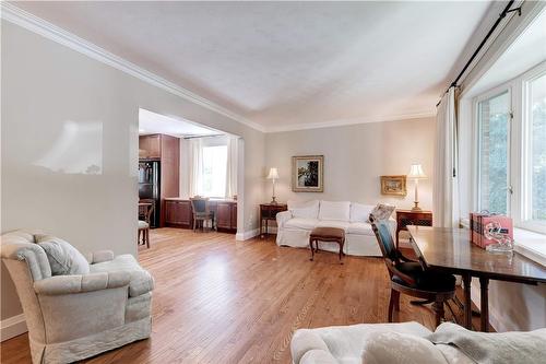 2329 Sharron Street, Burlington, ON - Indoor Photo Showing Living Room