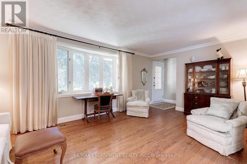 2329 Sharron Street, Burlington (Brant), ON - Indoor Photo Showing Living Room