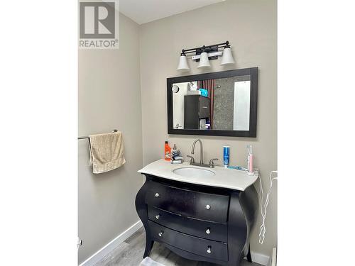 7332 Island Road, Oliver, BC - Indoor Photo Showing Bathroom