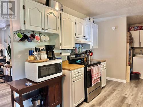 7332 Island Road, Oliver, BC - Indoor Photo Showing Kitchen